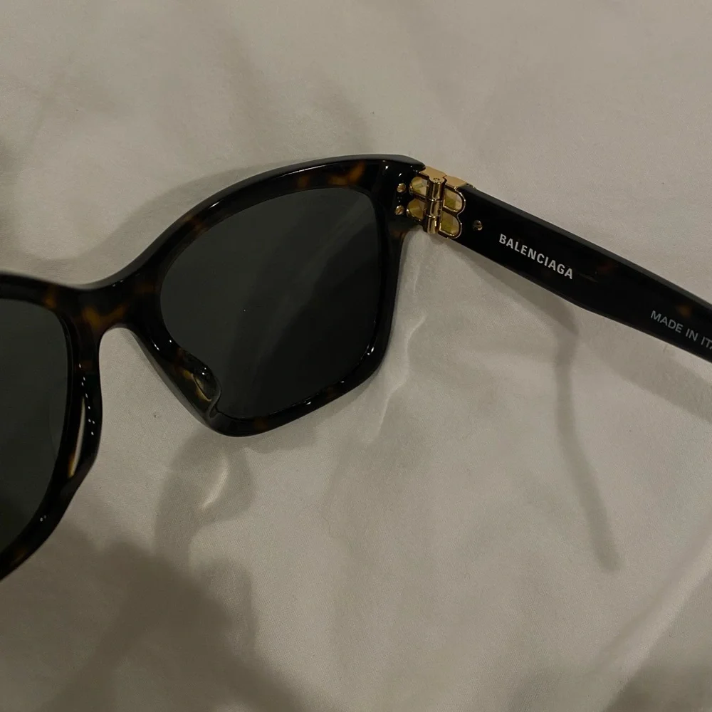 BALENCIAGA WOMEN'S DYNASTY CAT SUNGLASSES IN DARK HAVANA - Picture 6 of 7